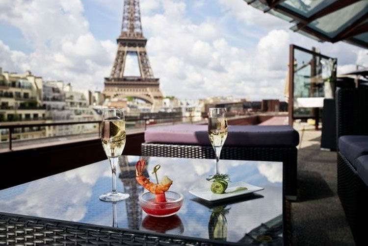 bares-em-paris-rooftop-les-ombres